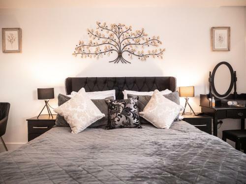 Villa Sav 5 Bedroom Executive Detached House In Leicester