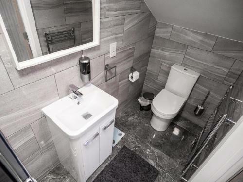 Villa Sav 5 Bedroom Executive Detached House In Leicester