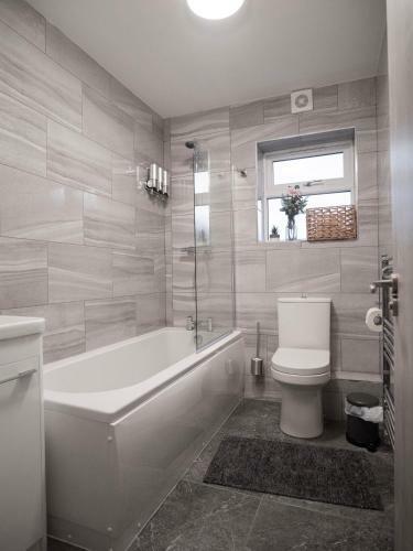 Villa Sav 5 Bedroom Executive Detached House In Leicester