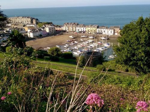 Pass The Keys Charming 2 Bed House Great Location And Dog Friendly