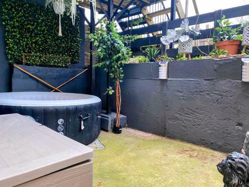 The Boutique Windmill Apartments With Hot Tubs