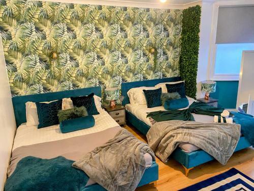 The Boutique Windmill Apartments With Hot Tubs
