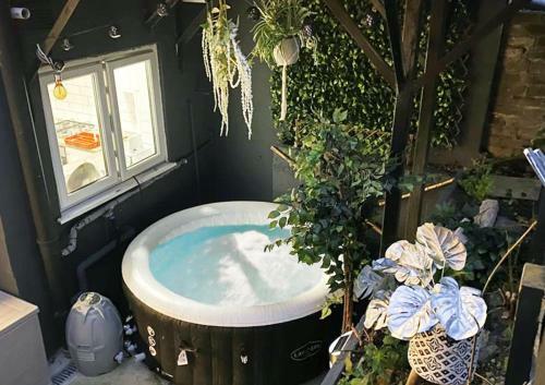 The Boutique Windmill Apartments With Hot Tubs