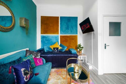 The Boutique Windmill Apartments With Hot Tubs