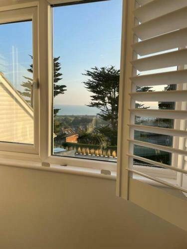 The Bolt Hole Hythe Panoramic Coast And Sea Views