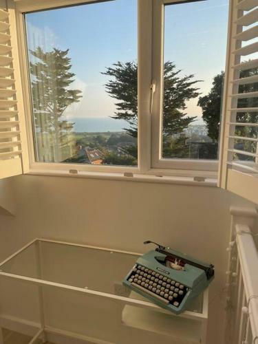 The Bolt Hole Hythe Panoramic Coast And Sea Views