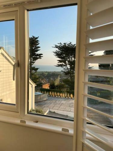 The Bolt Hole Hythe Panoramic Coast And Sea Views