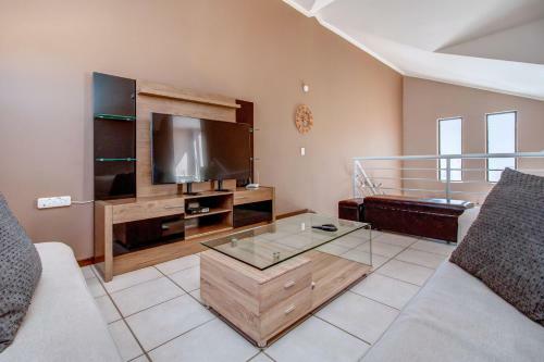 Upmarket Ultra Modern Sandton Apartment