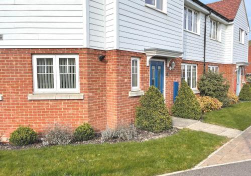 Ashford Holiday Home Sleeps 6