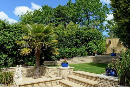 Attractive Bungalow With Private Pool