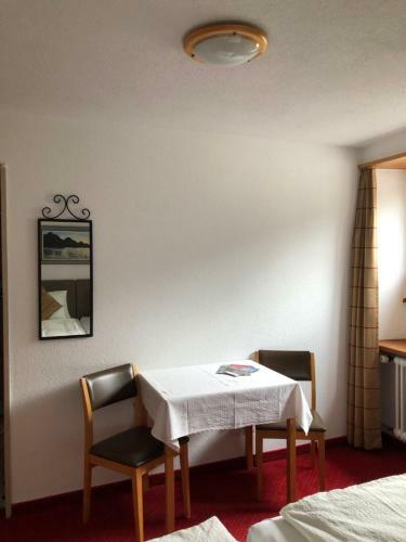 Hostal Hotel Adler Garni