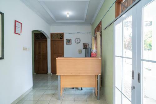 Hotel Reddoorz Near Bundaran Ciceri