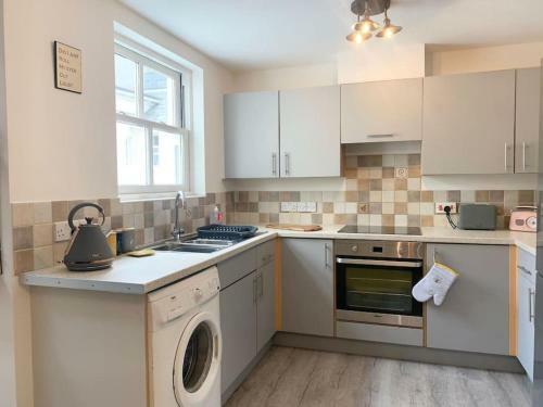 Fresh Modern Two Bedroom Apartment In Kingsbridge.