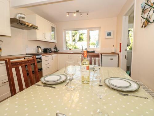 33 Weymouth Park