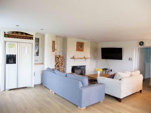 Pass The Keys Stunning Spacious 3 Bedroom Home In Quiet Location