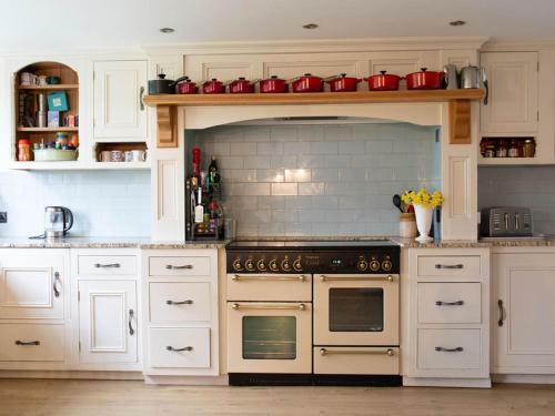 Pass The Keys Stunning Spacious 3 Bedroom Home In Quiet Location