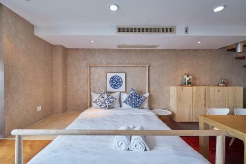 Summer Flower Apartment