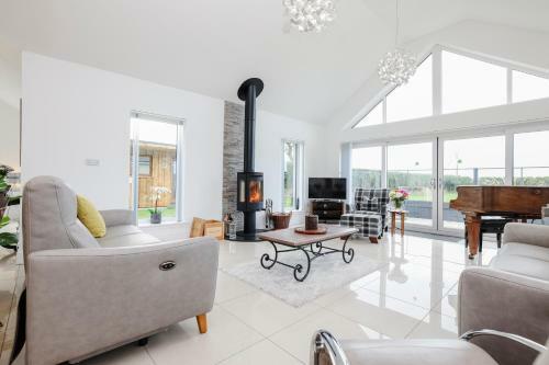 Luxurious & Spacious 3br House With A Hot Tub