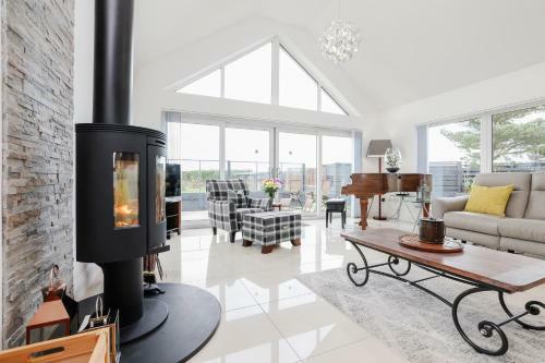 Luxurious & Spacious 3br House With A Hot Tub