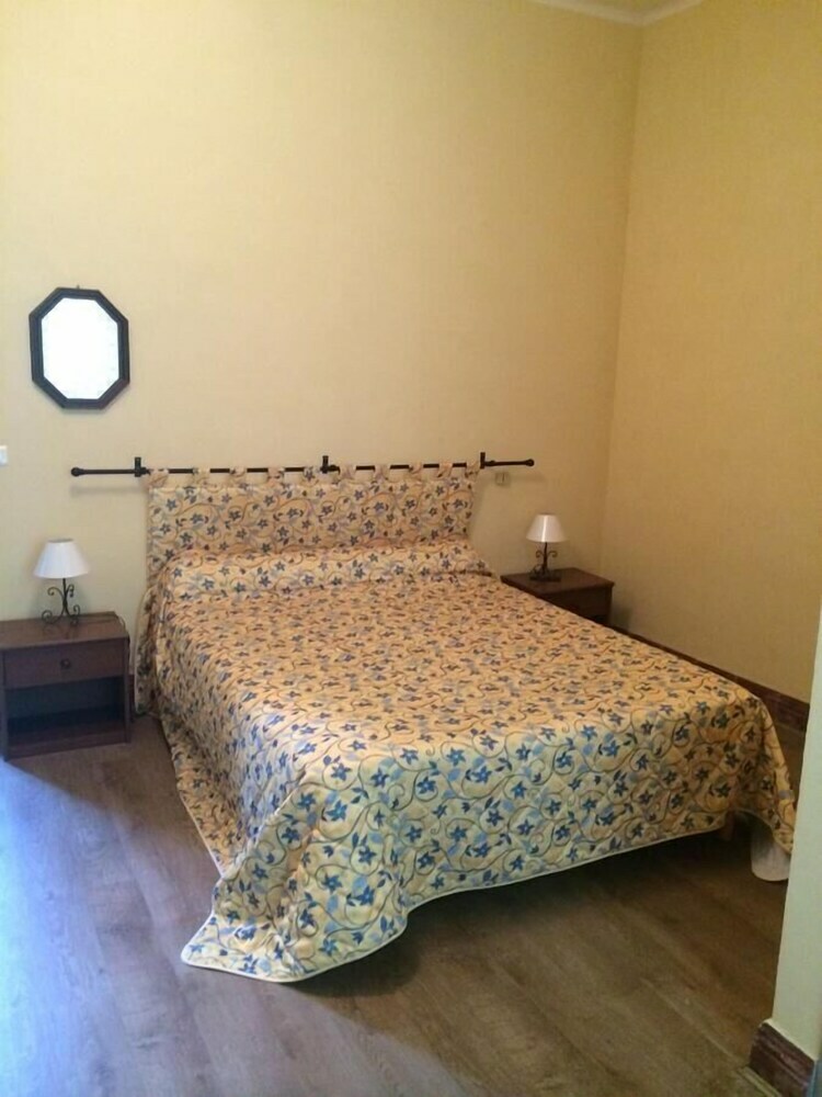 Hostal Le Parc Aux Cedres