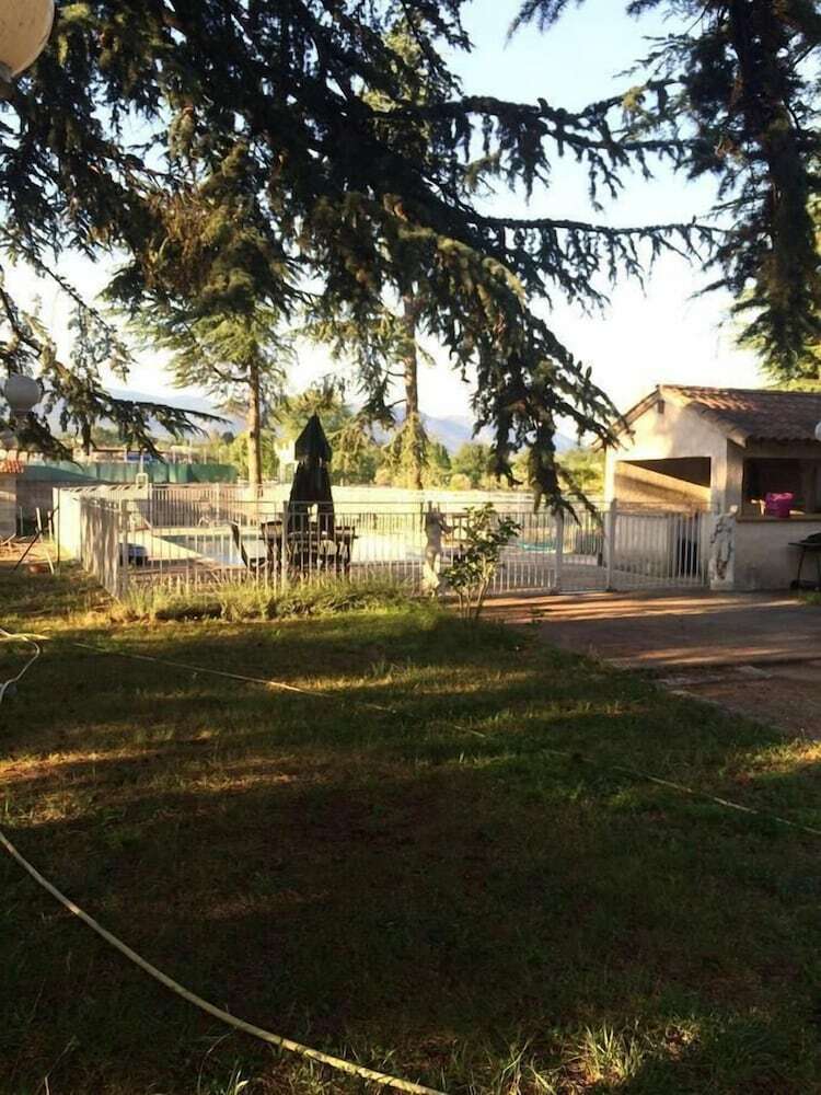 Hostal Le Parc Aux Cedres