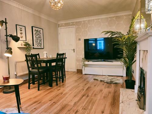 City Centre Apartment- Beautiful Old Town- Parking