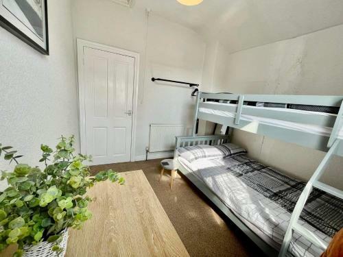 Lovely 3 Bed House Close To The Uni & Centre