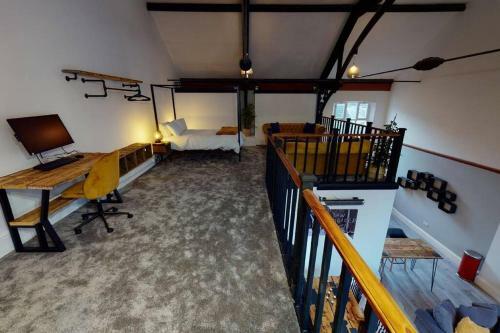 Hu1 Boutique City Apartment- Sleeps 6