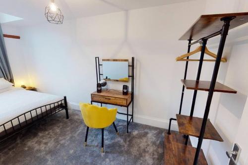 Hu1 Boutique City Apartment- Sleeps 6