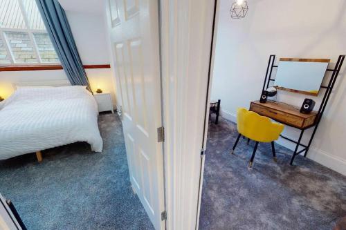Hu1 Boutique City Apartment- Sleeps 6