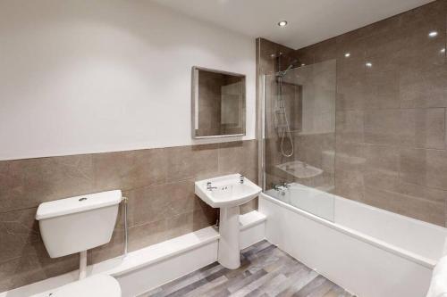 Hu1 Boutique City Apartment- Sleeps 6