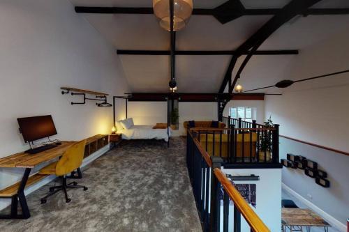Hu1 Boutique City Apartment- Sleeps 6