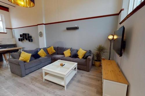 Hu1 Boutique City Apartment- Sleeps 6