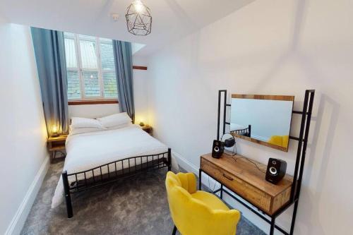 Hu1 Boutique City Apartment- Sleeps 6