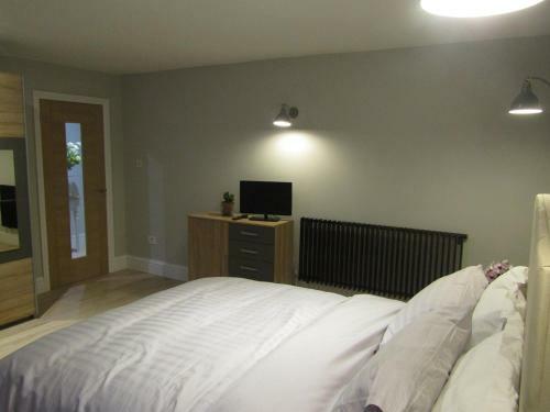 The Apartment, Lower Ground Floor,1 Clarendon Place