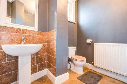 Beautiful 3-bedroom Newcastle Apartment, Sleeps 12