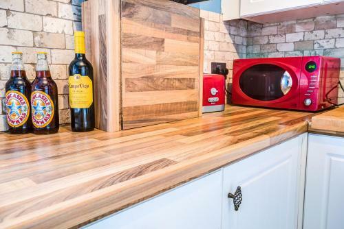 Beautiful 3-bedroom Newcastle Apartment, Sleeps 12