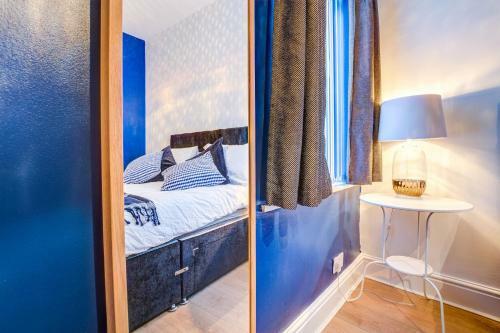 Beautiful 3-bedroom Newcastle Apartment, Sleeps 12