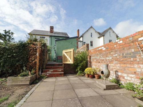 5 Hereford Road