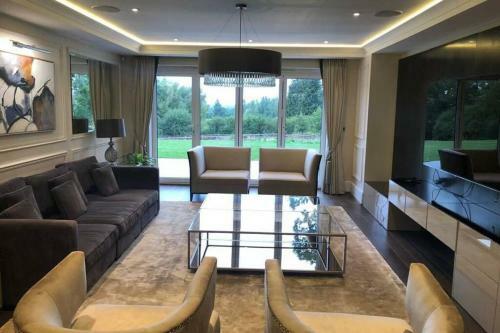 Villa Luxury 4 Bedroom Converted Barn Close To Warner Bro's
