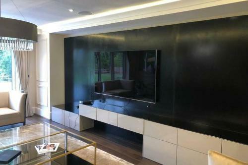 Villa Luxury 4 Bedroom Converted Barn Close To Warner Bro's