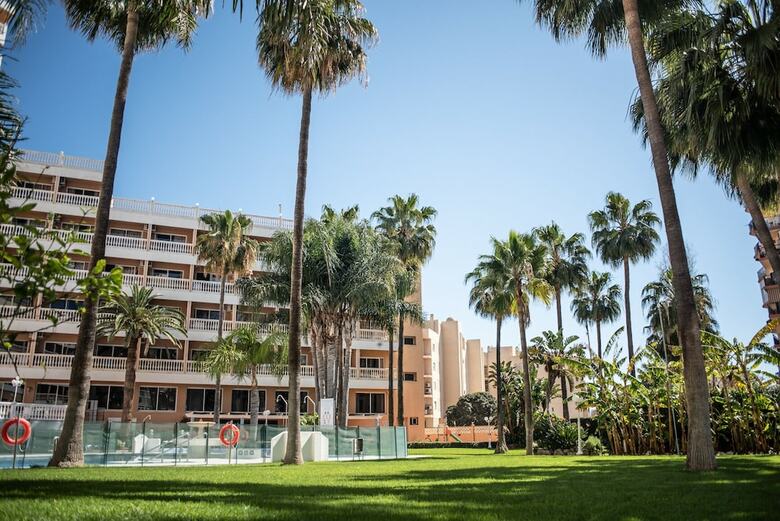 Hotel Parasol By Dorobe