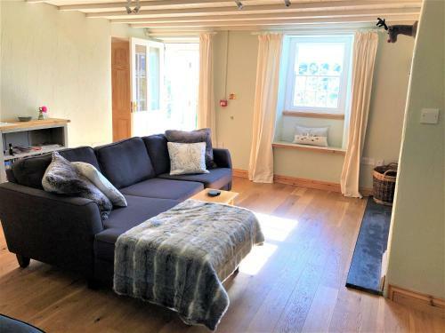 Coed Y Berclas Cottage, Private Orchard With Stunning Views