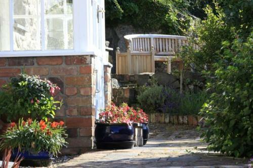 Coed Y Berclas Cottage, Private Orchard With Stunning Views