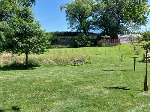 Villa Cilsane Lodges- Teilo With Hot Tub