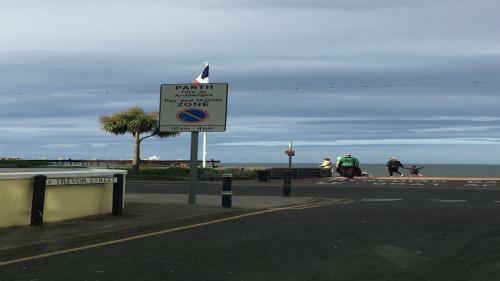 Glan Y Mor House