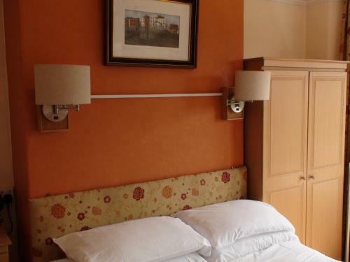 Hostal Bodeuron Guest House