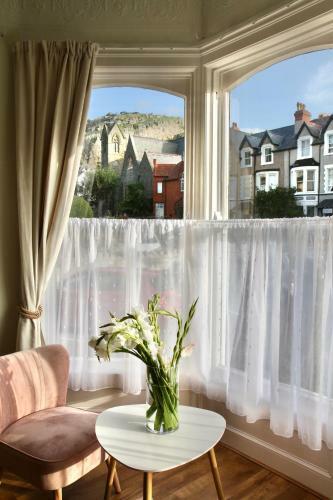 Apartamento Mostyn Villa