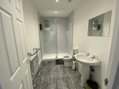 Spacious First Floor 3 Bed Mostyn Street Apartment