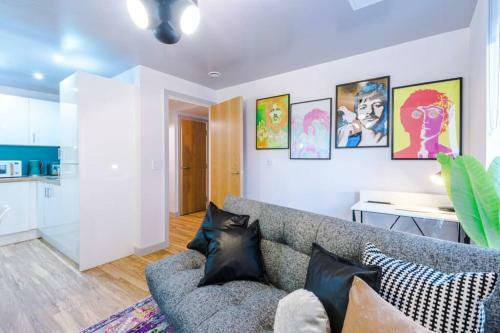Liverpool Superb Rated Apartment With Private Parking